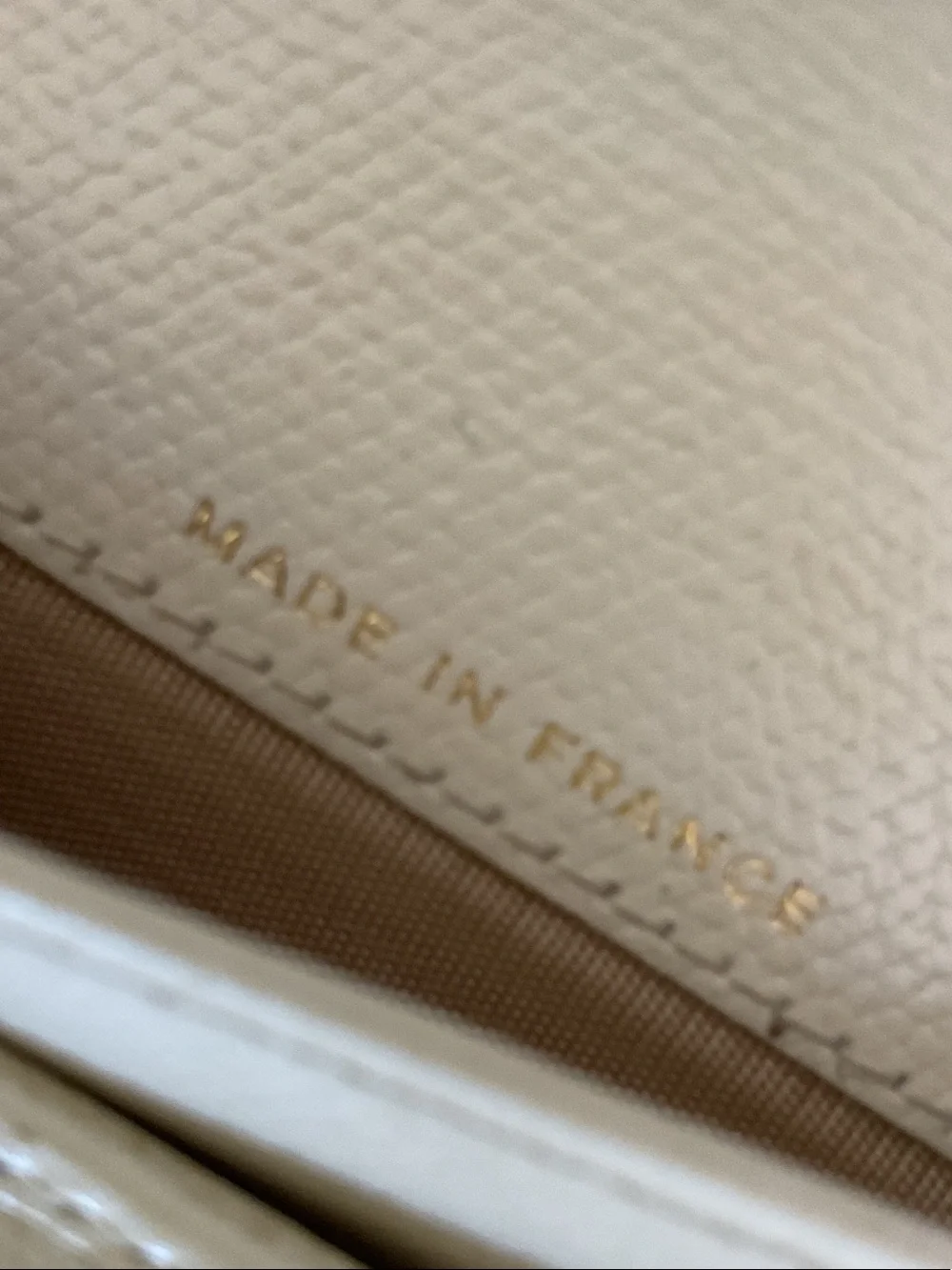 CHANEL elegant continental